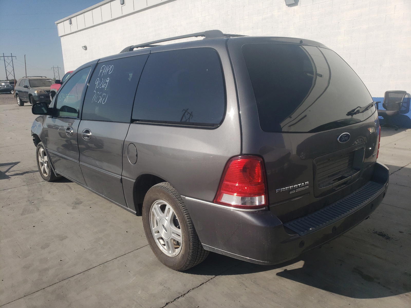 Photo 3 from auction – 2006 FORD FREESTAR S with VIN 2FMDA52256BA05434