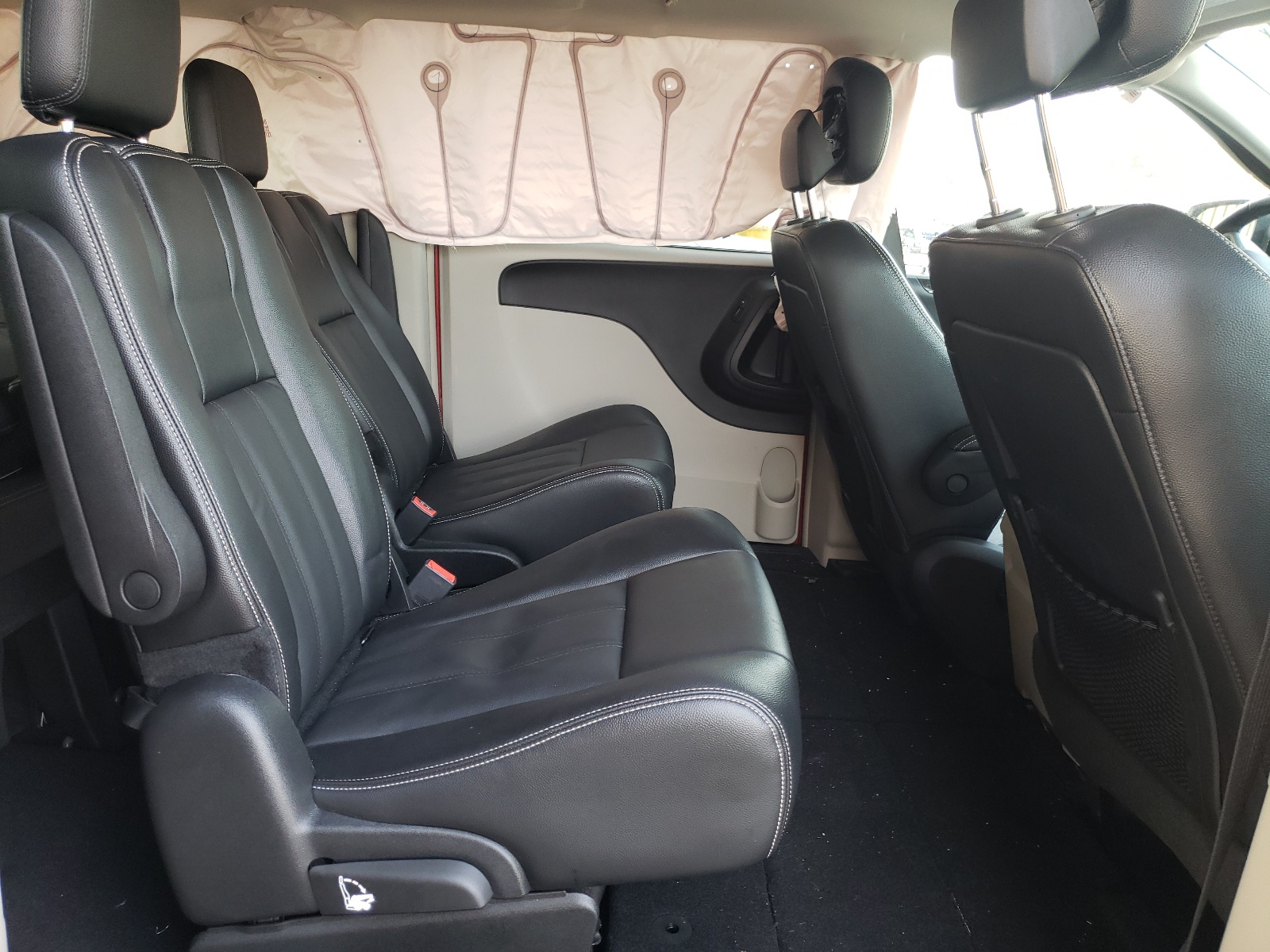 Photo 6 from auction – 2014 CHRYSLER TOWN & COU with VIN 2C4RC1BG2ER134147