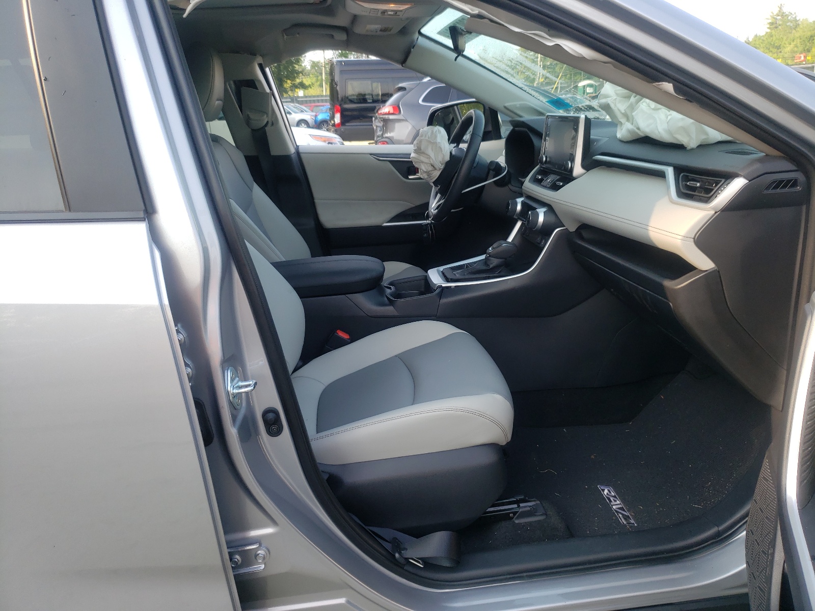 Photo 5 from auction – 2021 TOYOTA RAV4 XLE P with VIN 2T3A1RFV3MC199511
