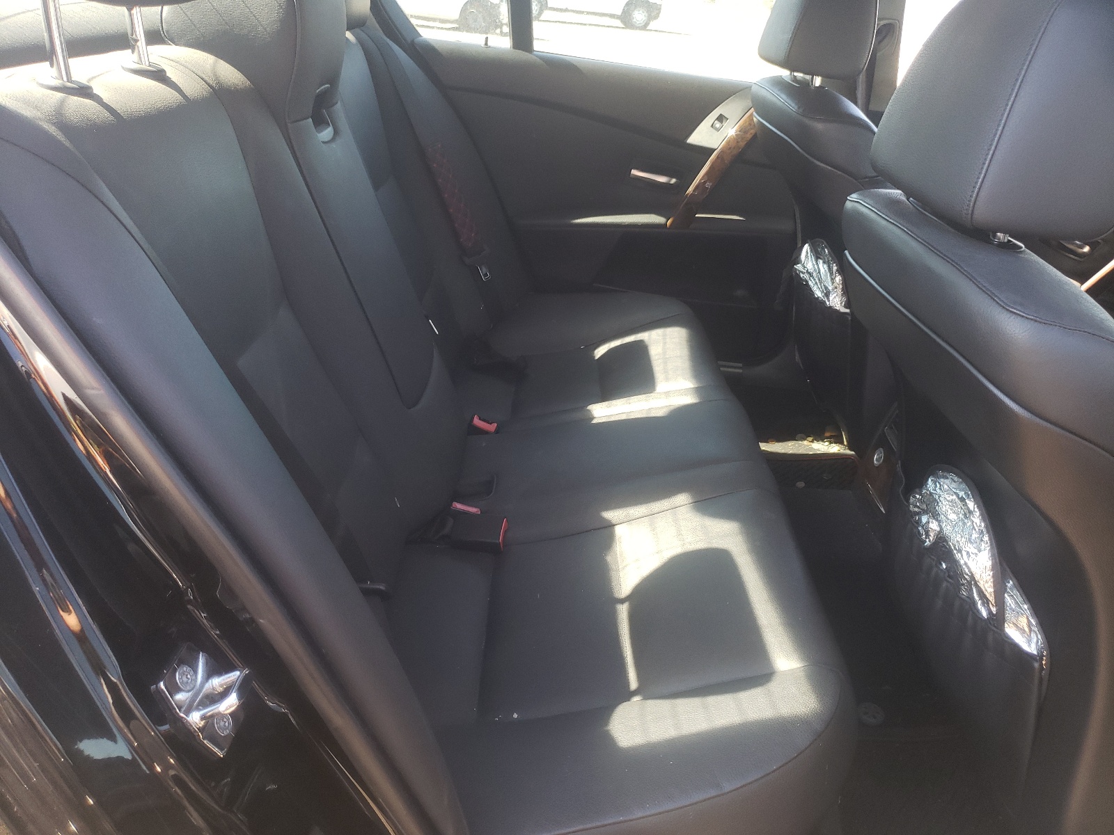 Photo 6 from auction – 2005 BMW 530 I with VIN WBANA73595CR58656