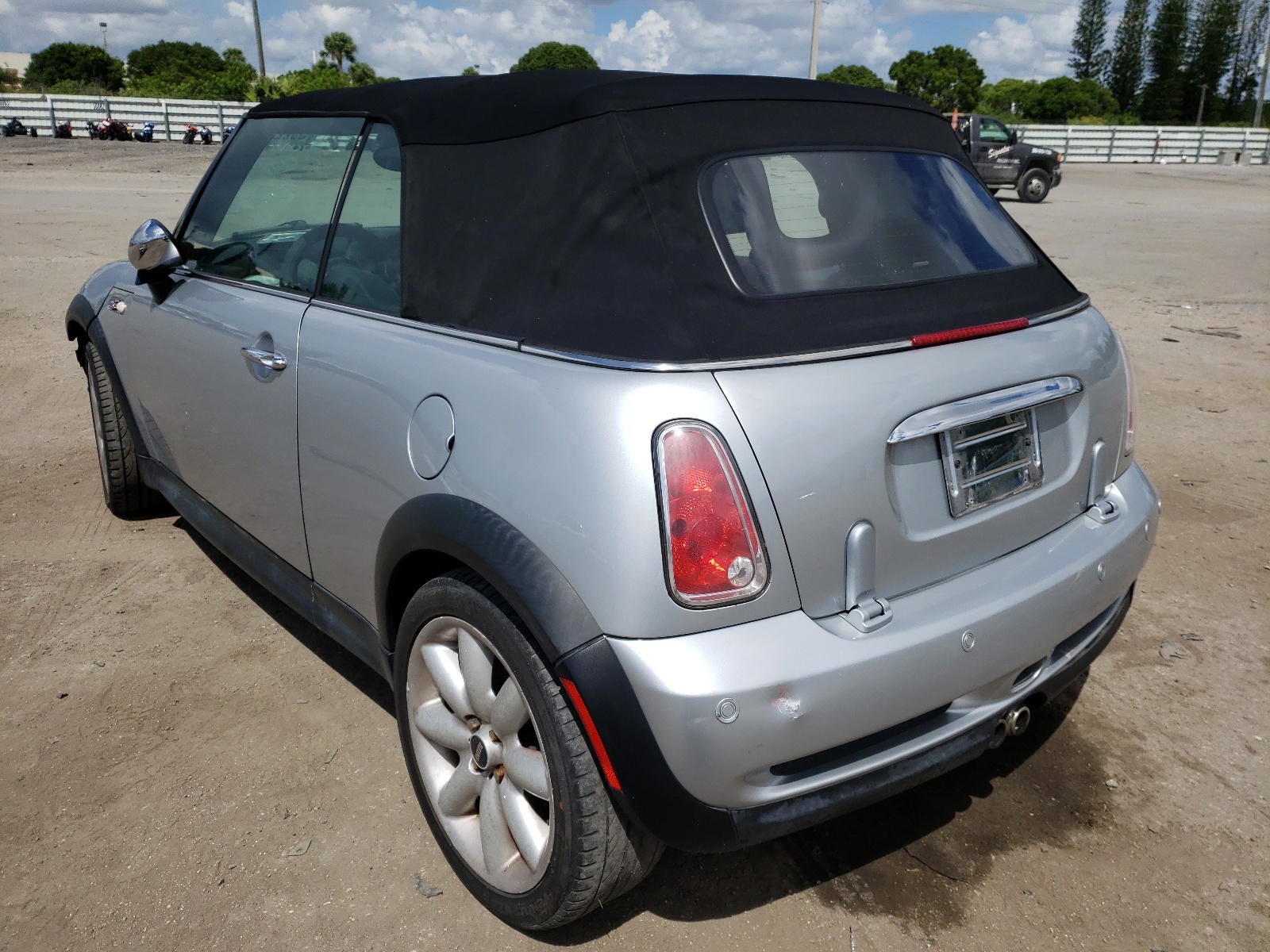 Photo 3 from auction – 2005 MINI COOPER S with VIN WMWRH33535TF85557