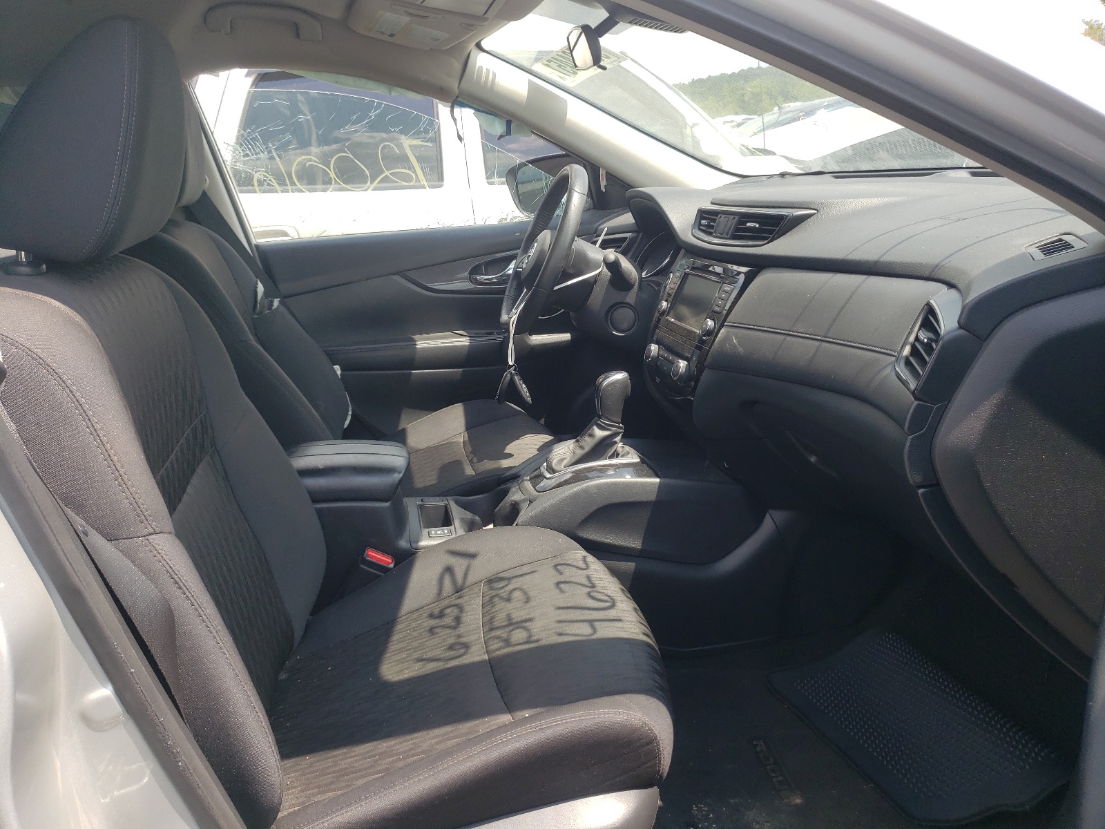 Photo 5 from auction – 2019 NISSAN ROGUE S with VIN 5N1AT2MVXKC704622