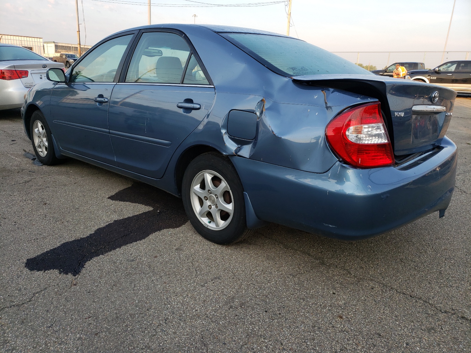 Photo 3 from auction – 2004 TOYOTA CAMRY LE with VIN 4T1BE32K04U883795