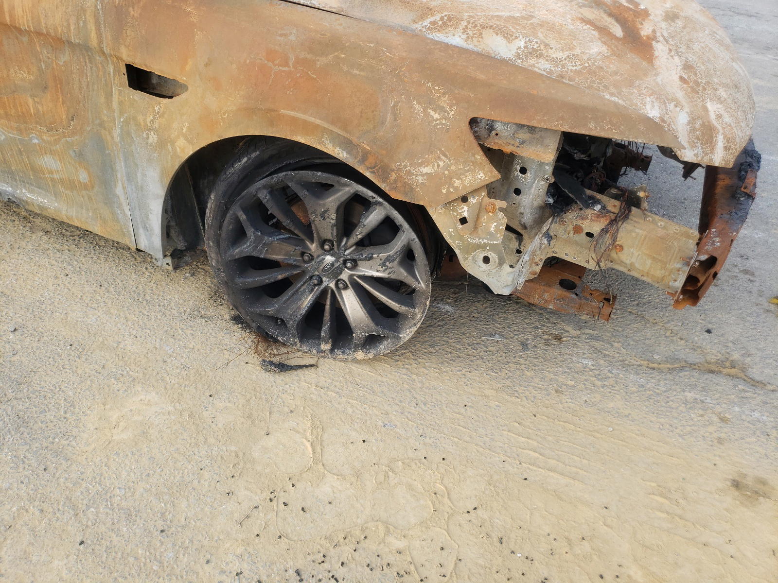 Photo 9 from auction – 2013 FORD TAURUS LIM with VIN 1FAHP2J80DG166603