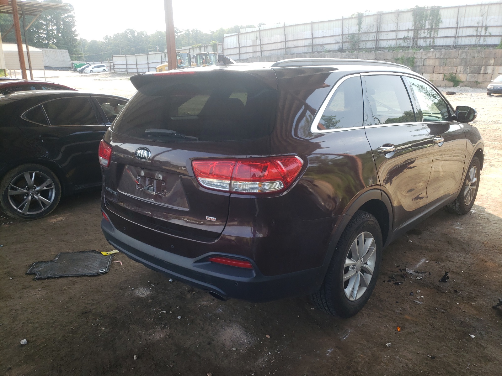 Photo 4 from auction – 2016 KIA SORENTO LX with VIN 5XYPG4A31GG049996