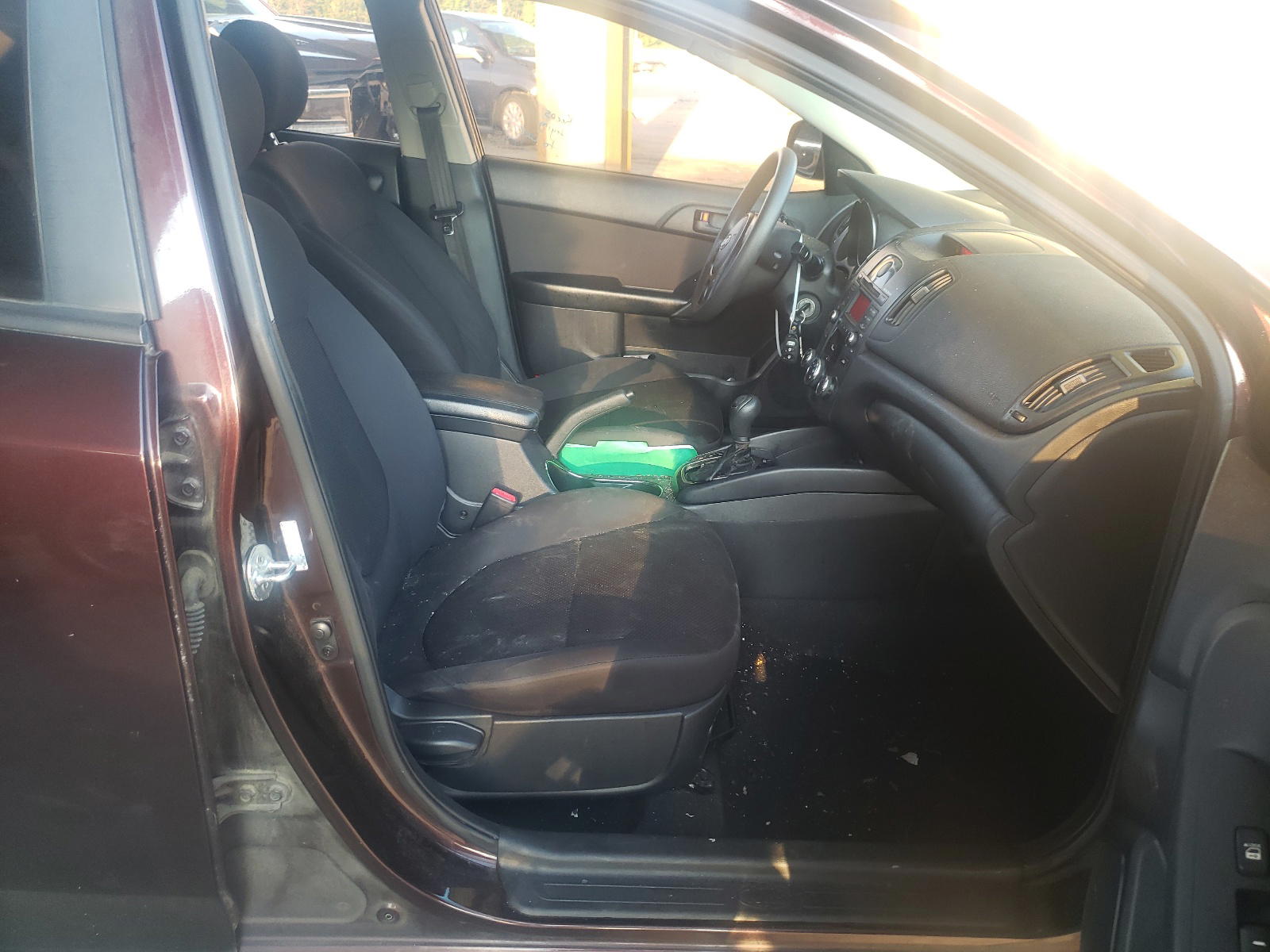 Photo 5 from auction – 2011 KIA FORTE EX with VIN KNAFU4A21B5463595