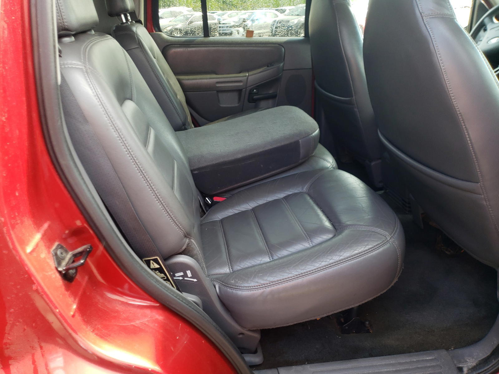 Photo 6 from auction – 2002 FORD EXPLORER X with VIN 1FMZU73W02ZB68638