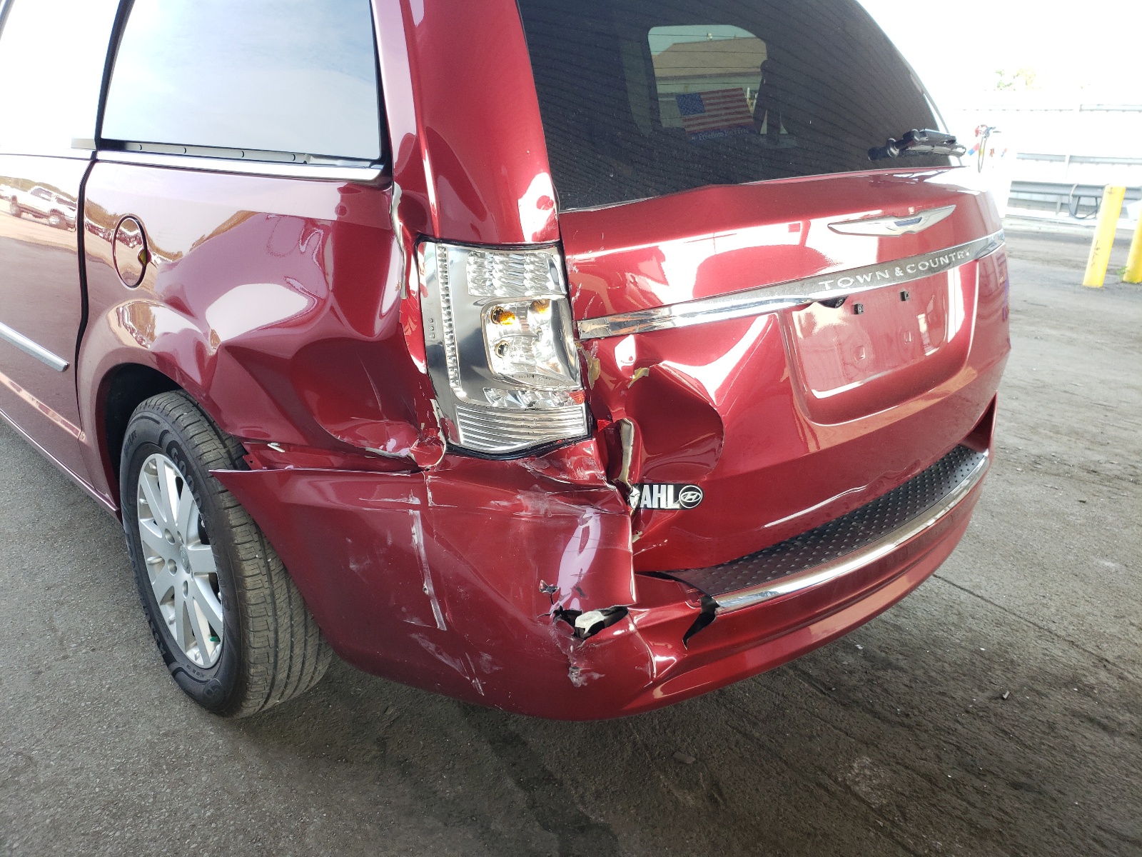 Photo 9 from auction – 2014 CHRYSLER TOWN & COU with VIN 2C4RC1BG2ER134147