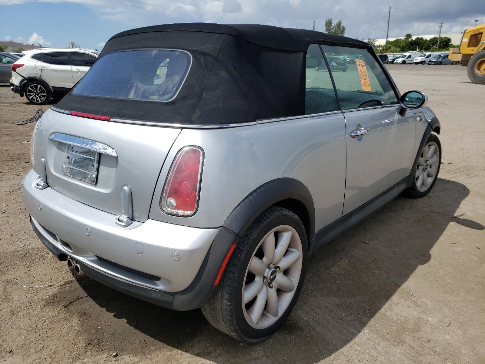 Photo 4 from auction – 2005 MINI COOPER S with VIN WMWRH33535TF85557