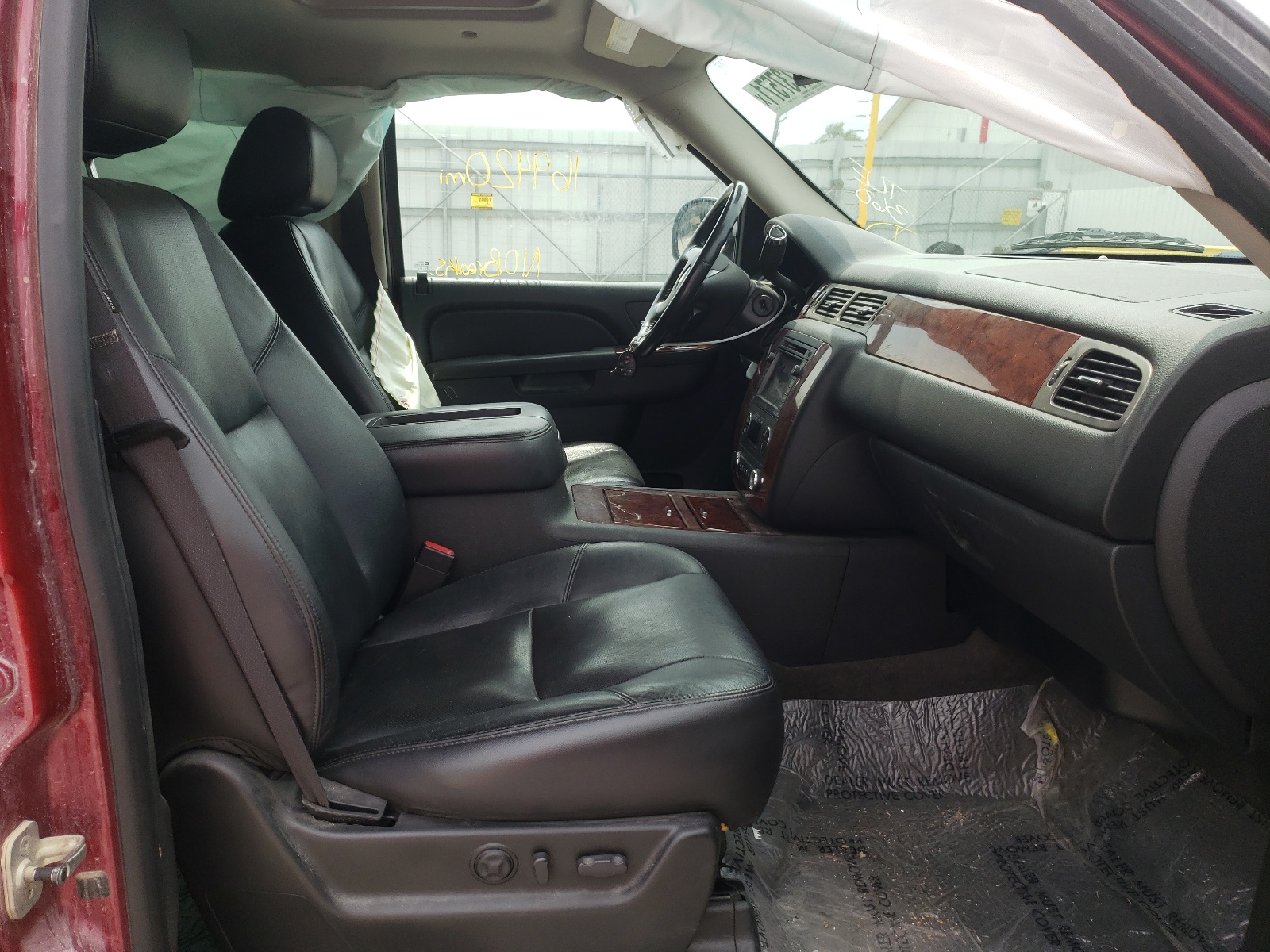 Photo 5 from auction – 2010 CHEVROLET SUBURBAN with VIN 1GNUKKE3XAR221975