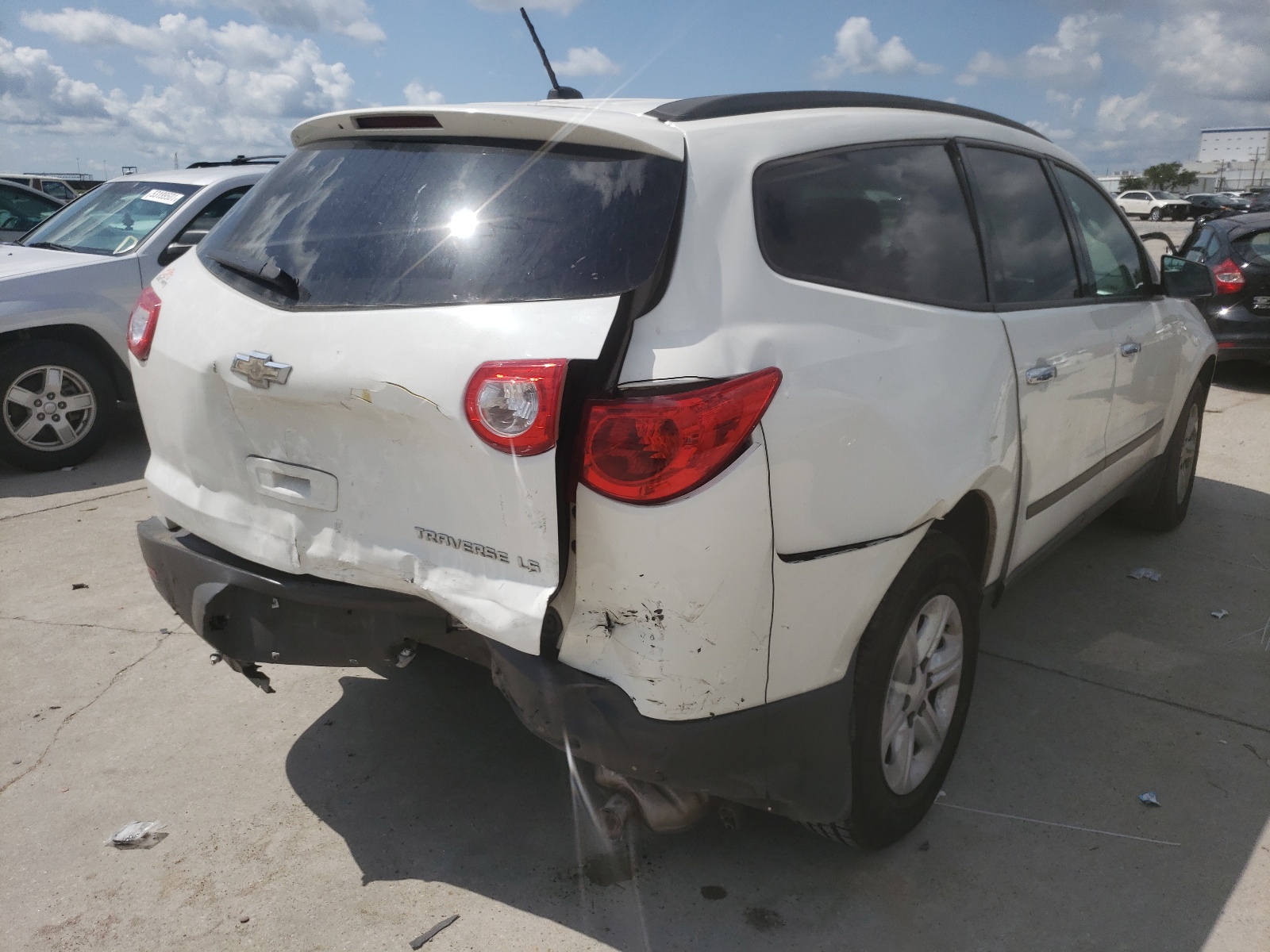 Photo 4 from auction – 2012 CHEVROLET TRAVERSE L with VIN 1GNKREED5CJ388775