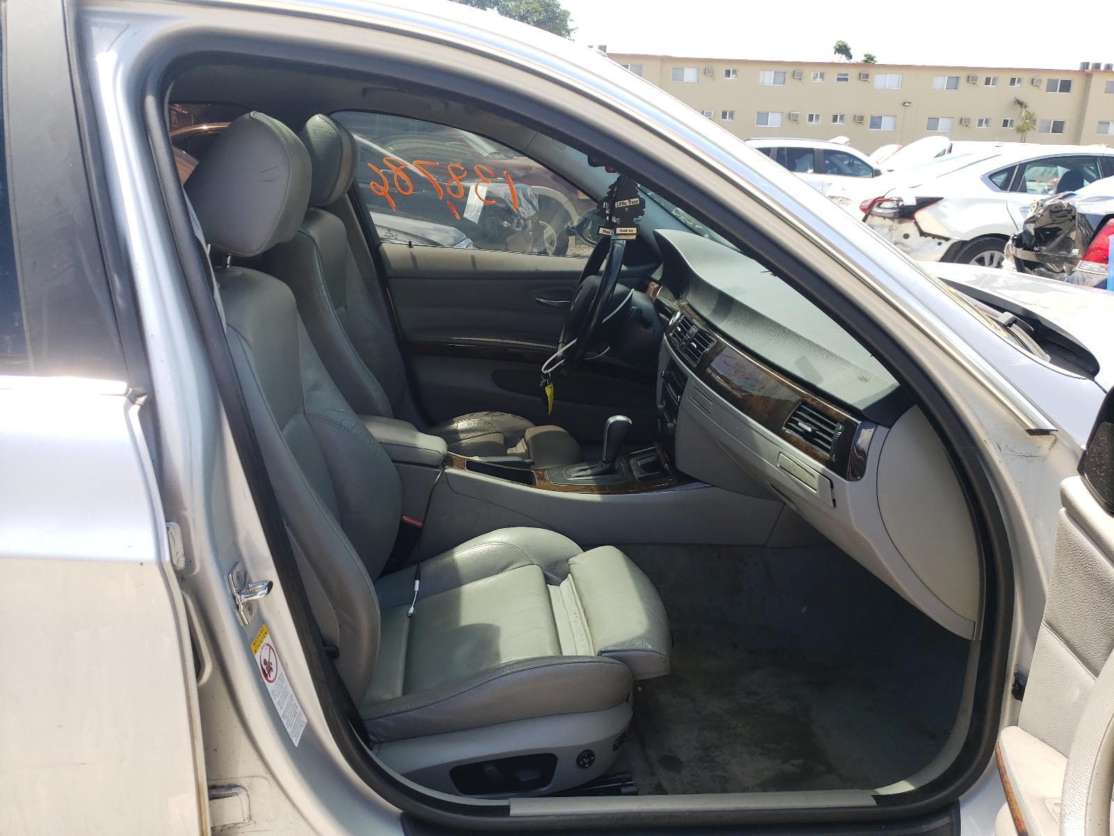 Photo 5 from auction – 2006 BMW 330 I with VIN WBAVB33586PS14241