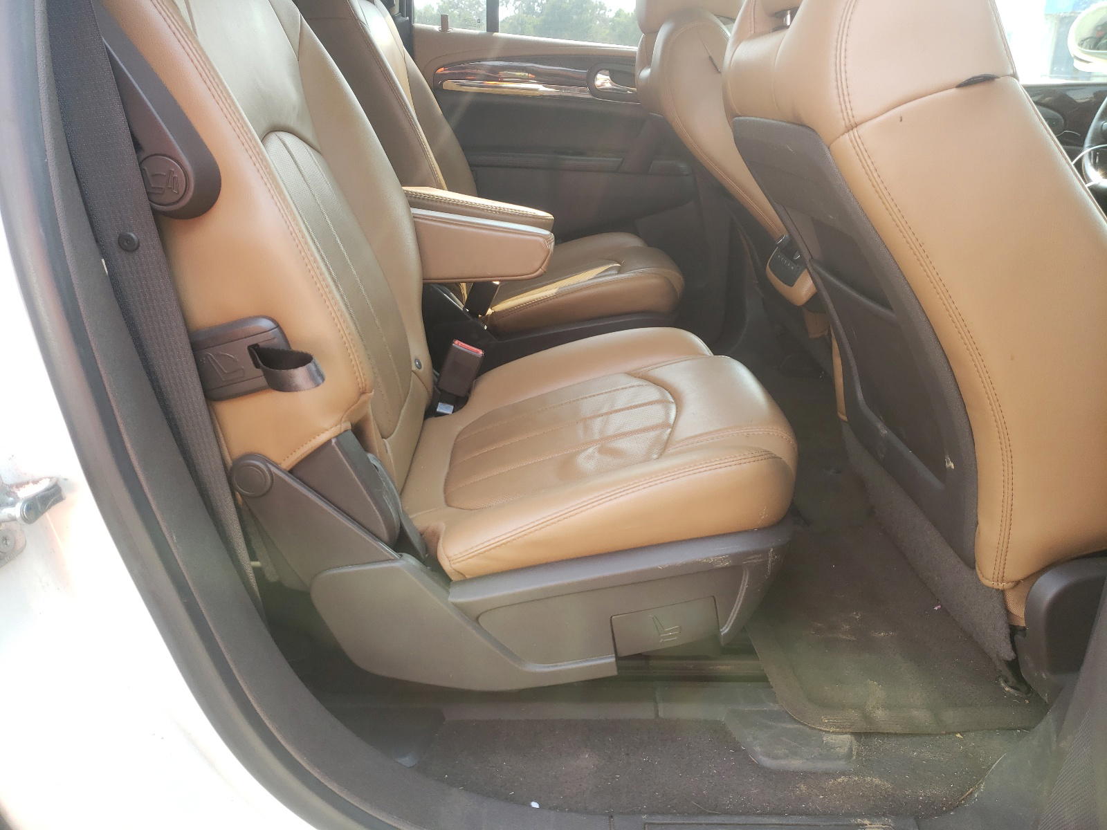 Photo 6 from auction – 2015 BUICK ENCLAVE with VIN 5GAKRBKD1FJ249244