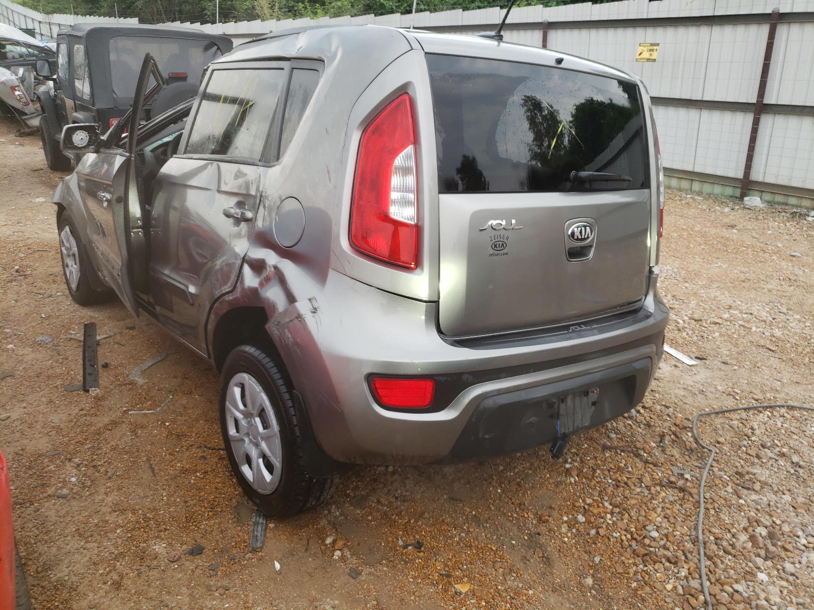 Photo 3 from auction – 2013 KIA SOUL with VIN KNDJT2A54D7525934