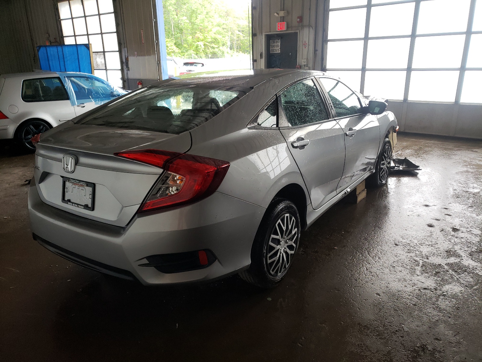 Photo 4 from auction – 2016 HONDA CIVIC LX with VIN 19XFC2F58GE047729