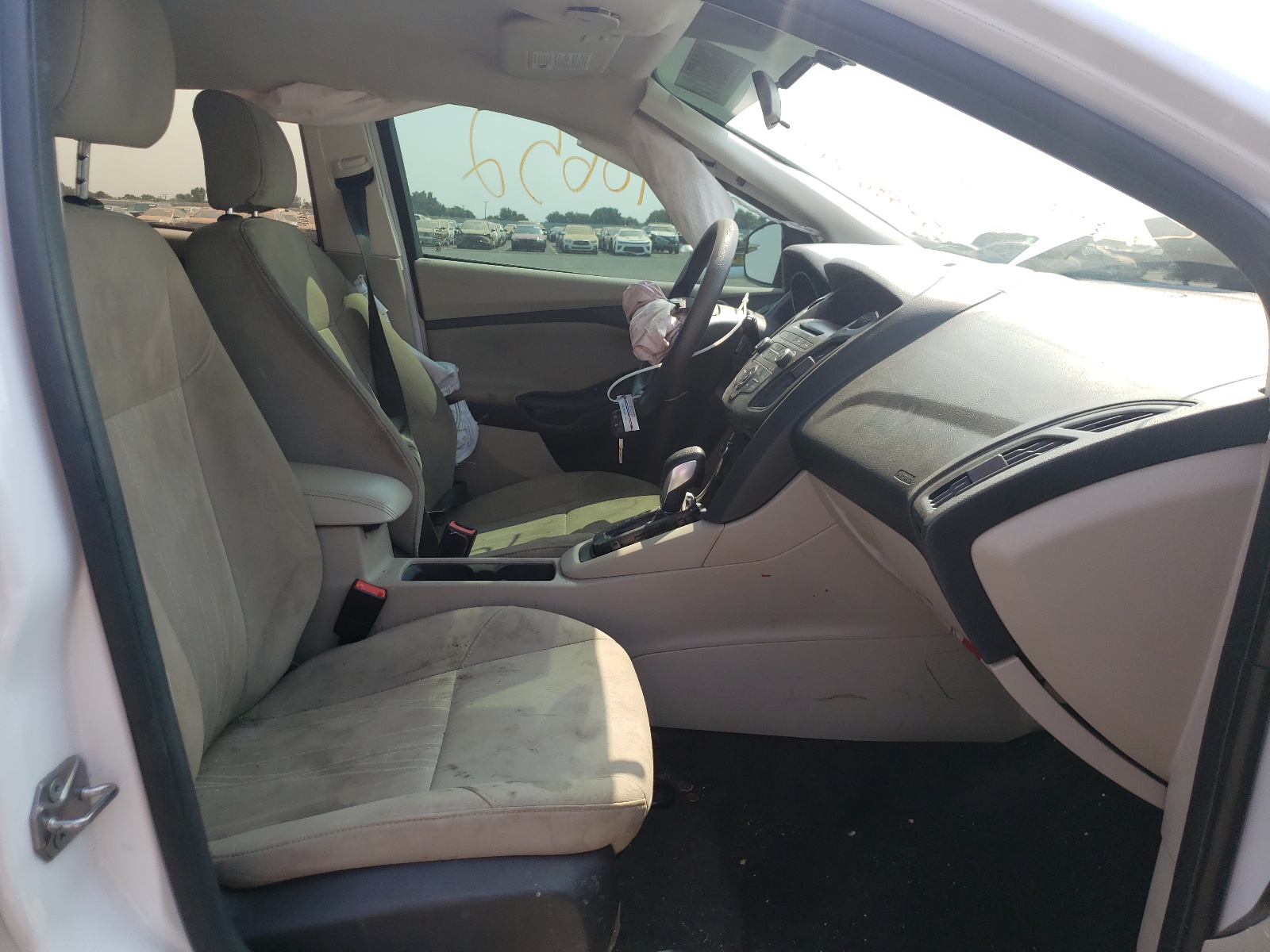 Zdjęcie 5 z aukcji – 2017 FORD FOCUS SE z VIN 1FADP3K26HL232213