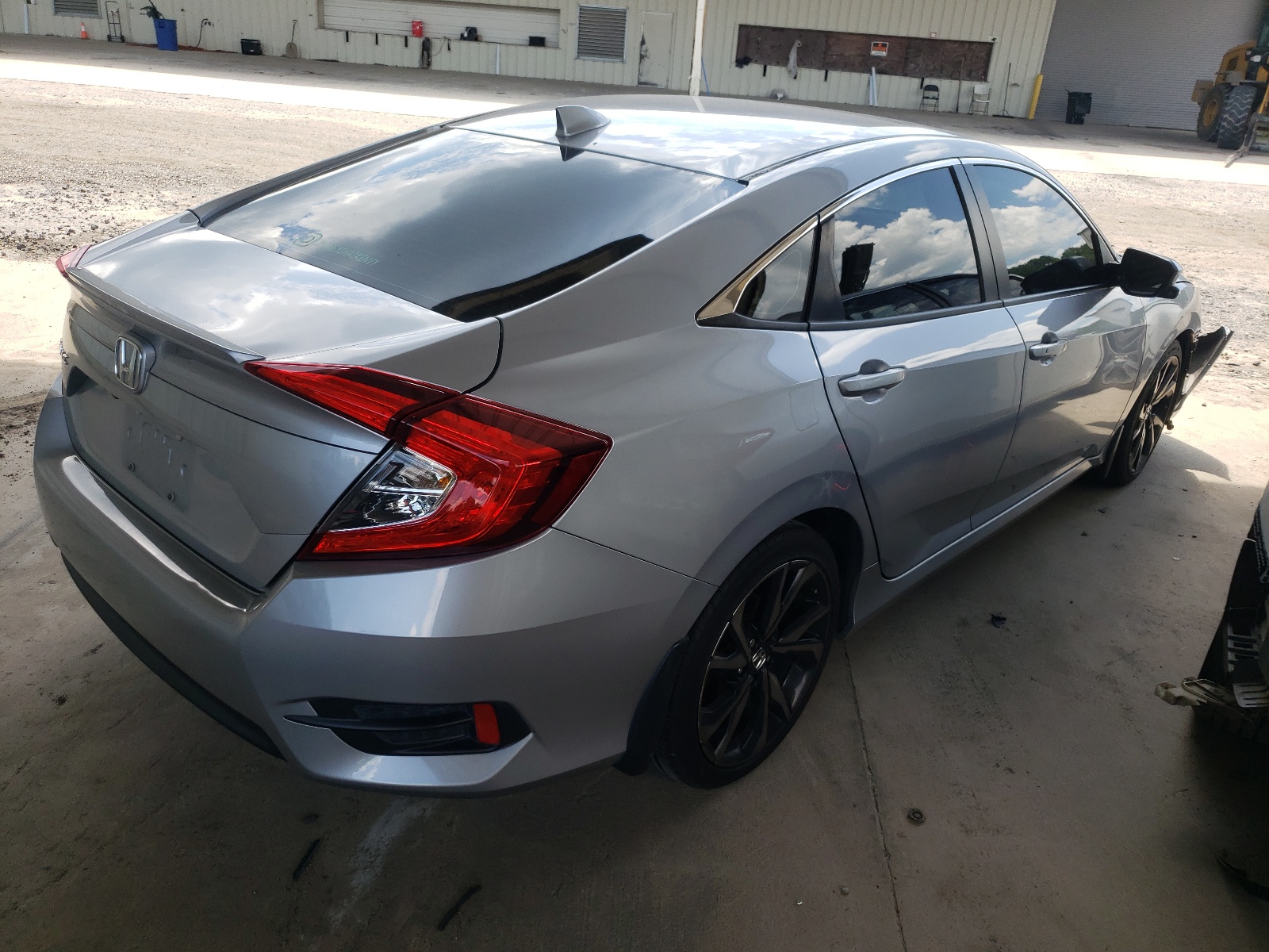 Photo 4 from auction – 2017 HONDA CIVIC EXL with VIN 2HGFC1F75HH658773