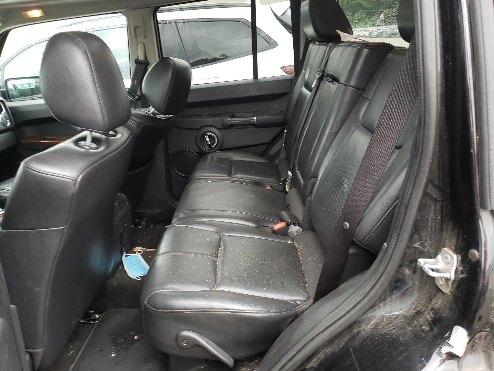 Photo 6 from auction – 2010 JEEP COMMANDER with VIN 1J4RG5GT4AC158352