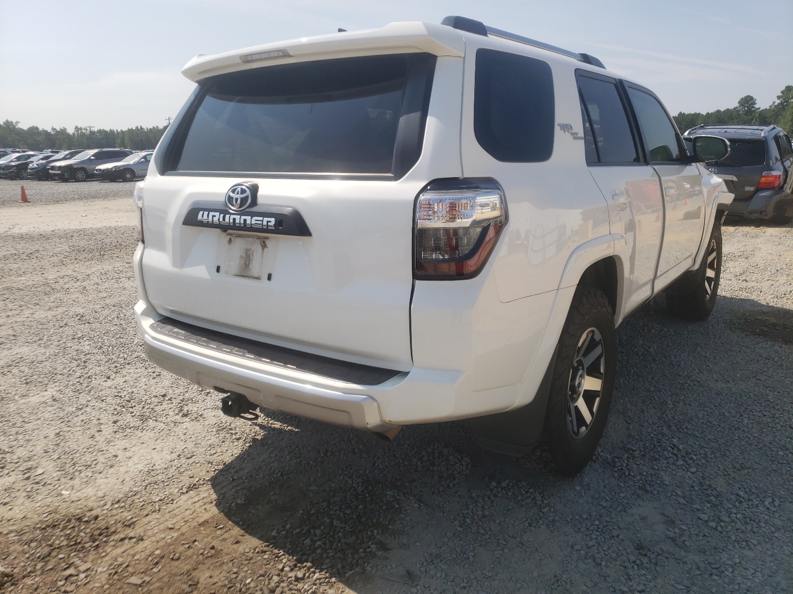 Photo 4 from auction – 2017 TOYOTA 4RUNNER SR with VIN JTEBU5JR1H5471463