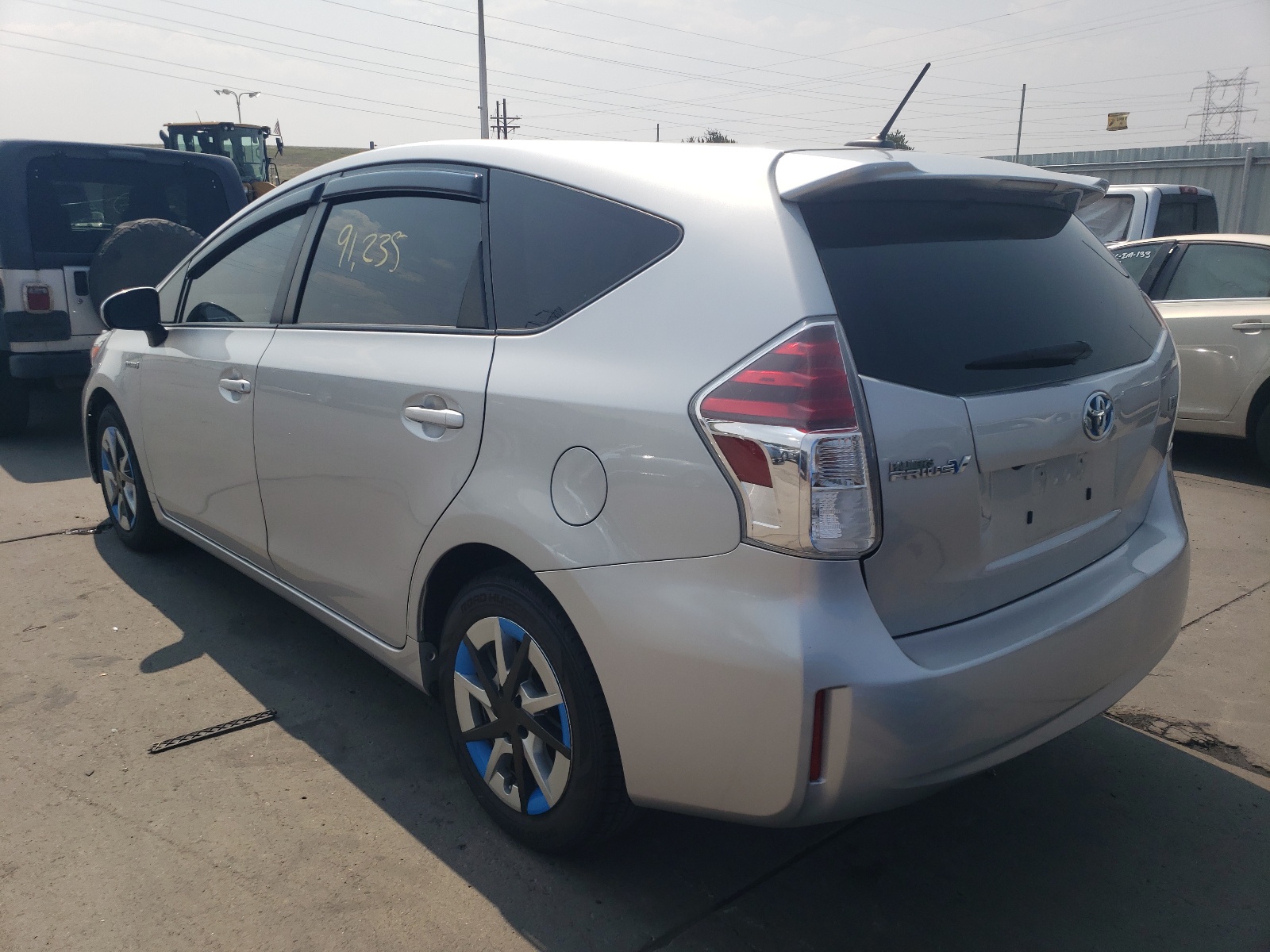 Photo 3 from auction – 2015 TOYOTA PRIUS V with VIN JTDZN3EU9FJ037511
