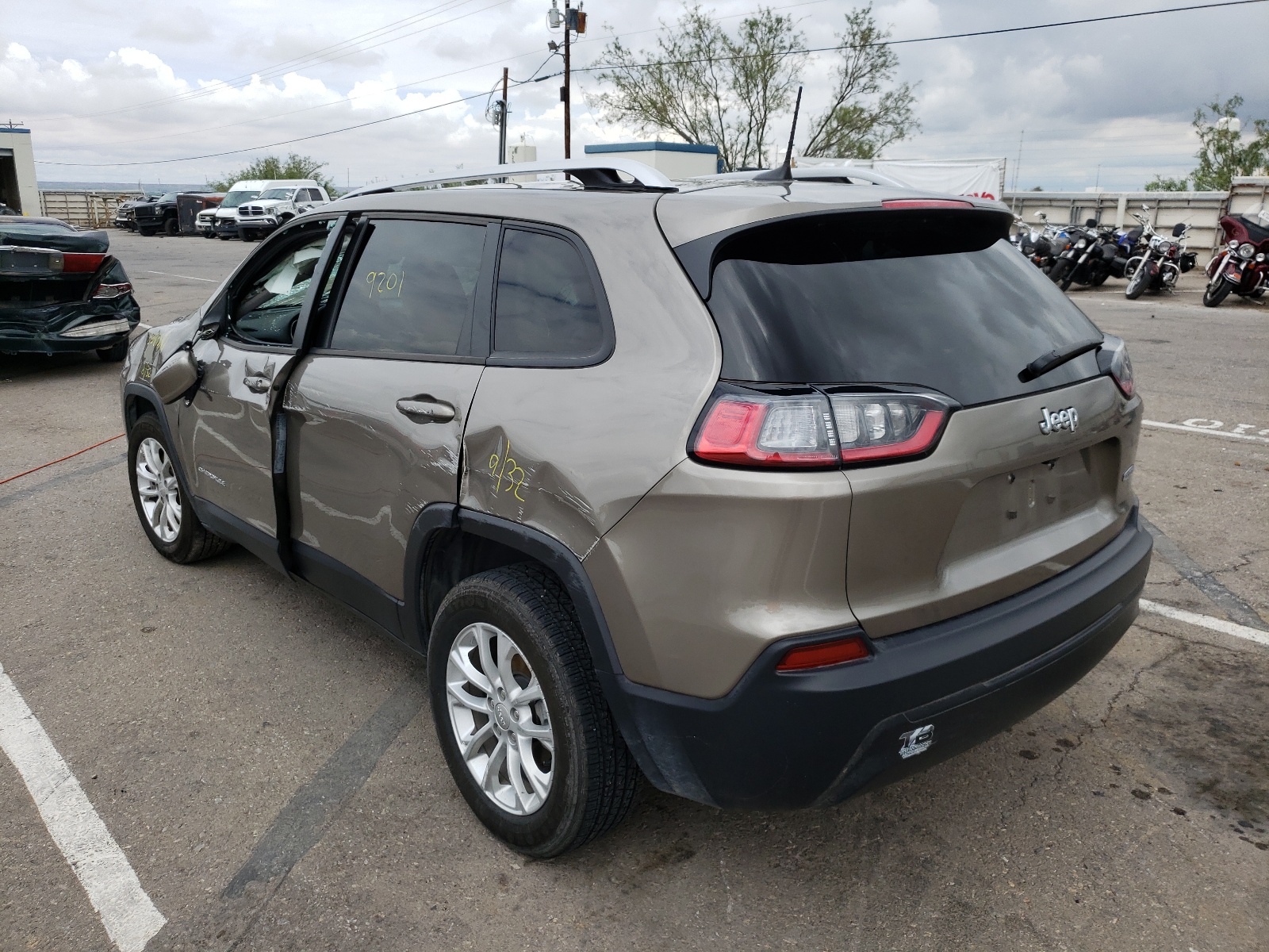 Photo 3 from auction – 2021 JEEP CHEROKEE L with VIN 1C4PJLCBXMD112197