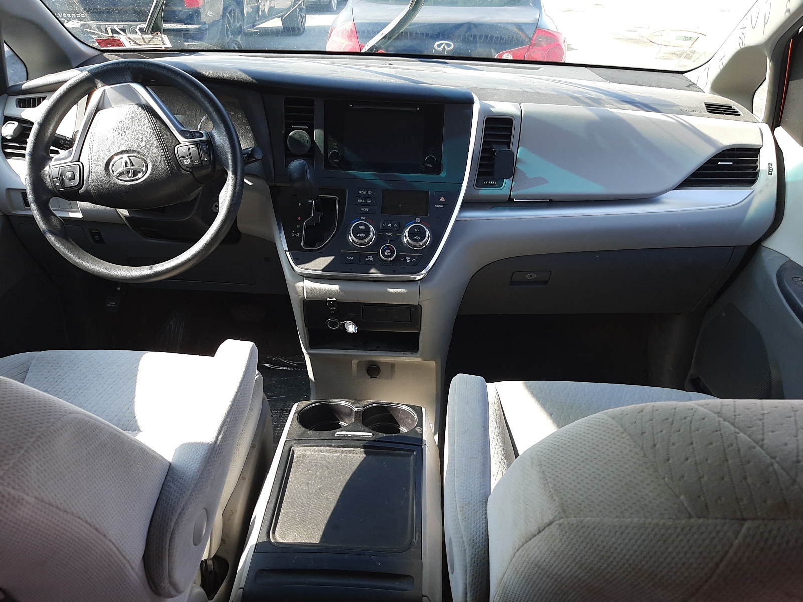 Photo 9 from auction – 2015 TOYOTA SIENNA LE with VIN 5TDKK3DC1FS662121