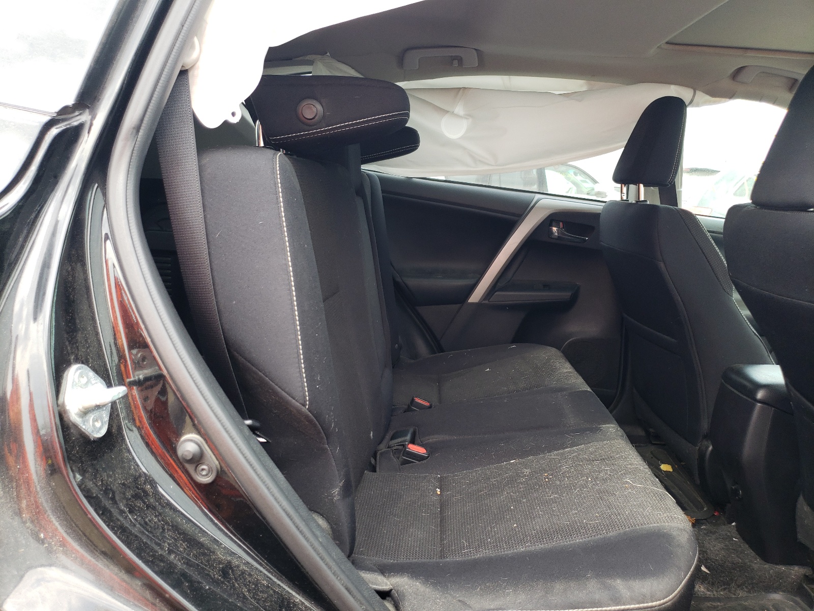 Photo 6 from auction – 2016 TOYOTA RAV4 XLE with VIN 2T3RFREV5GW443376