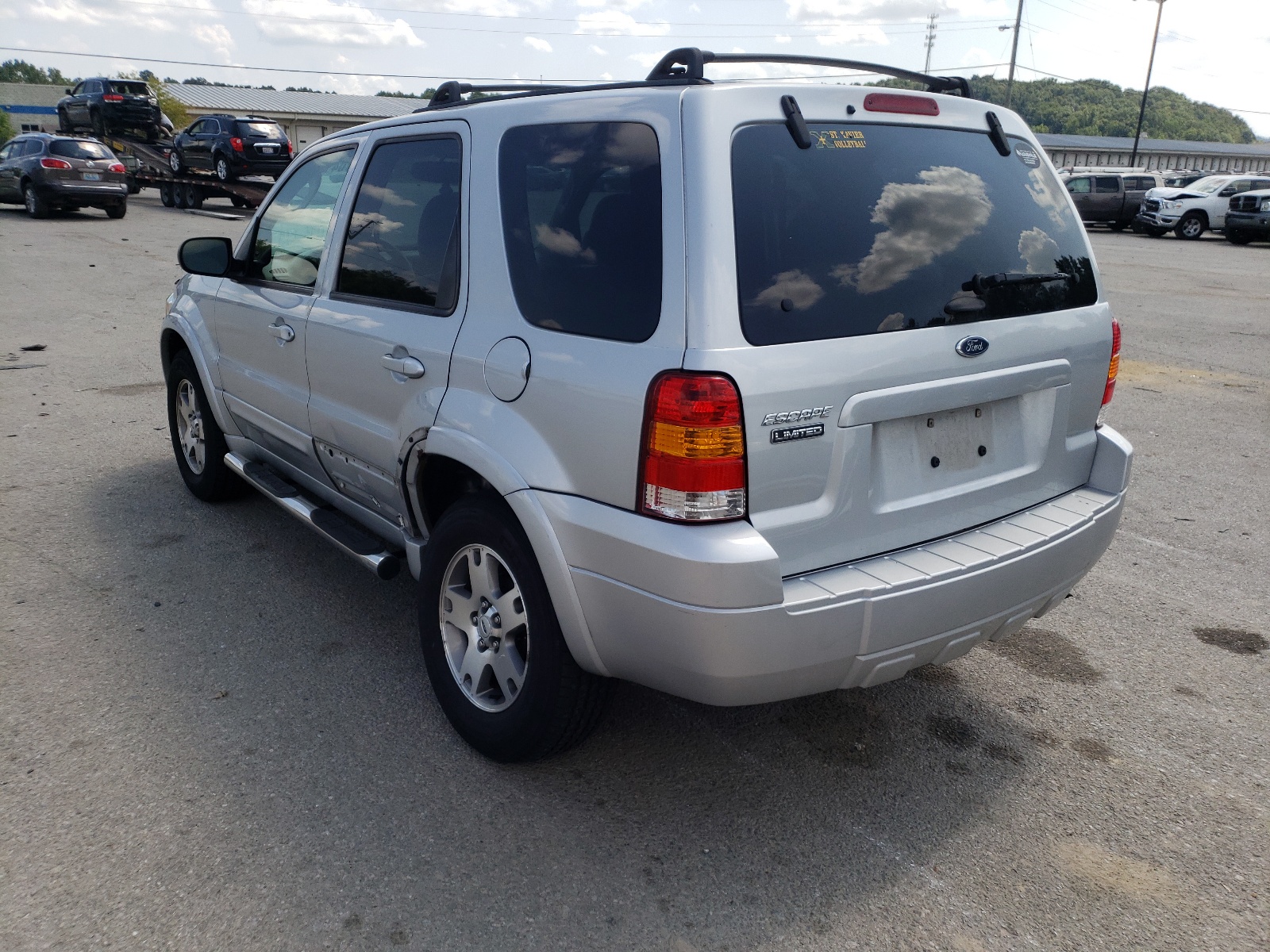 Photo 3 from auction – 2005 FORD ESCAPE LIM with VIN 1FMYU04105KA36689