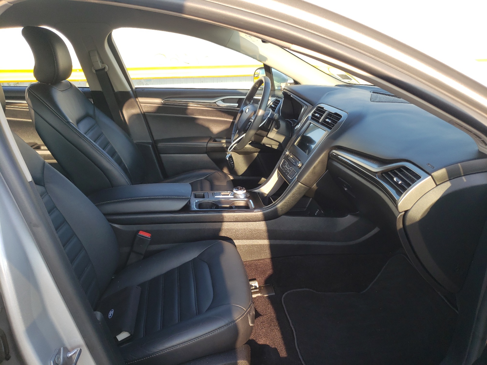 Photo 5 from auction – 2017 FORD FUSION SE with VIN 3FA6P0T99HR308401