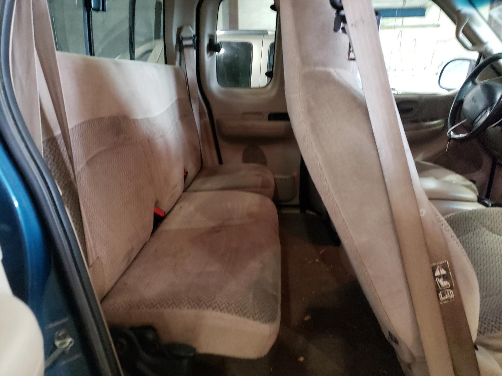 Photo 6 from auction – 2000 FORD F150 with VIN 1FTRX18LXYNA49065