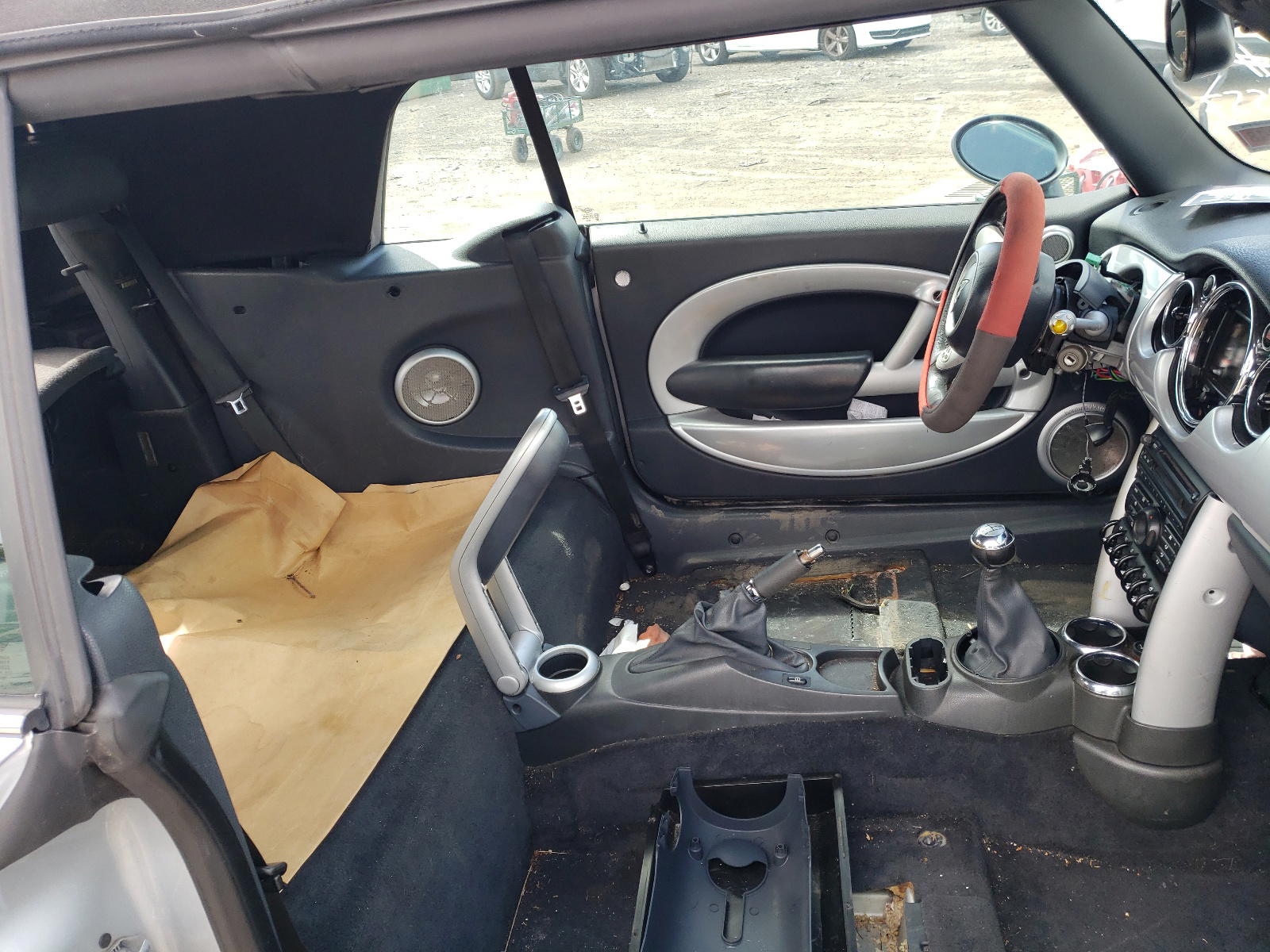 Photo 9 from auction – 2005 MINI COOPER S with VIN WMWRH33535TF85557