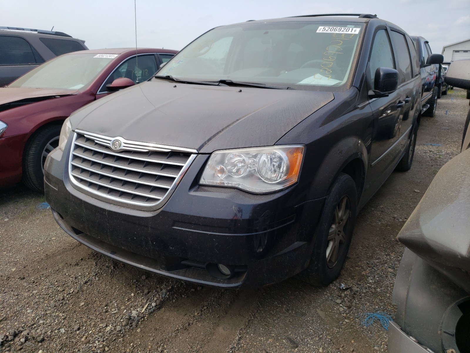 Photo 2 from auction – 2010 CHRYSLER TOWN & COU with VIN 2A4RR5D1XAR392032