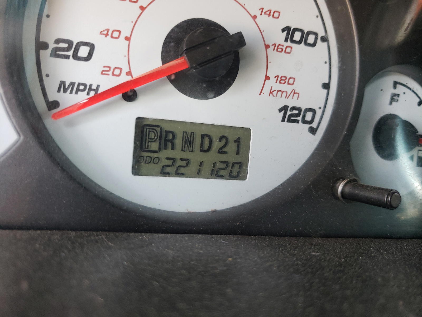 Photo 8 from auction – 2002 FORD ESCAPE XLT with VIN 1FMCU03162KD34543