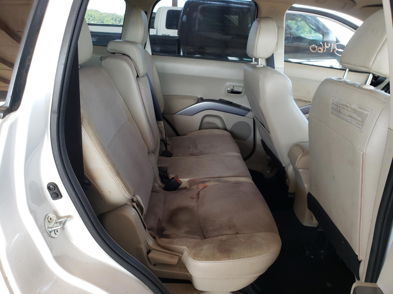 Photo 6 from auction – 2012 MITSUBISHI OUTLANDER with VIN JA4AS3AWXCU027832