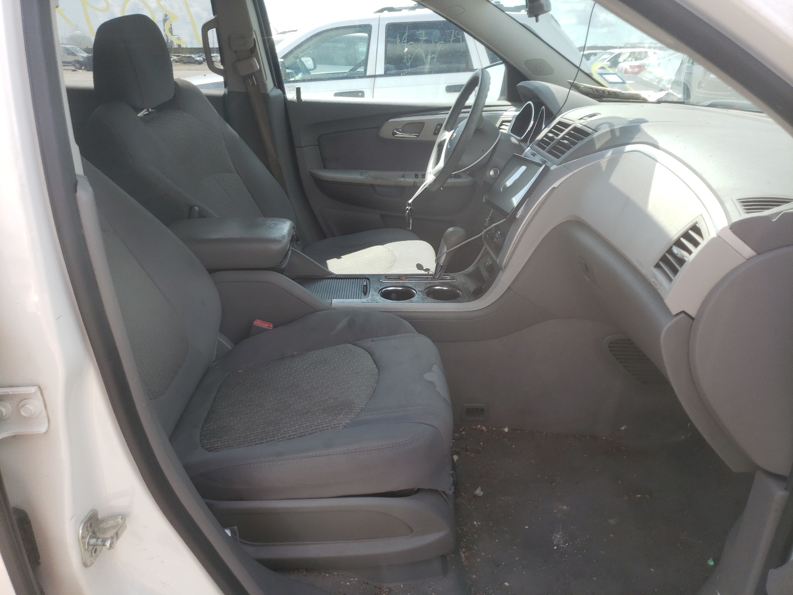 Photo 5 from auction – 2012 CHEVROLET TRAVERSE L with VIN 1GNKREED5CJ388775