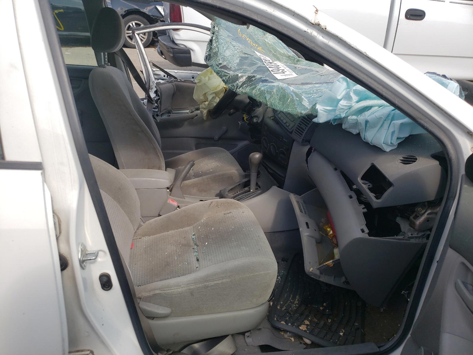 Photo 5 from auction – 2005 TOYOTA COROLLA CE with VIN JTDBR32EX52052739