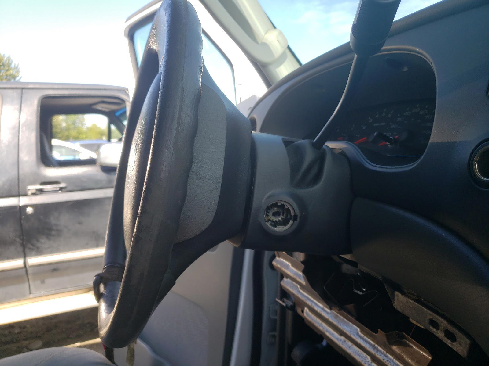 Photo 9 from auction – 2006 FORD ECONOLINE with VIN 1FBNE31L96DB32357