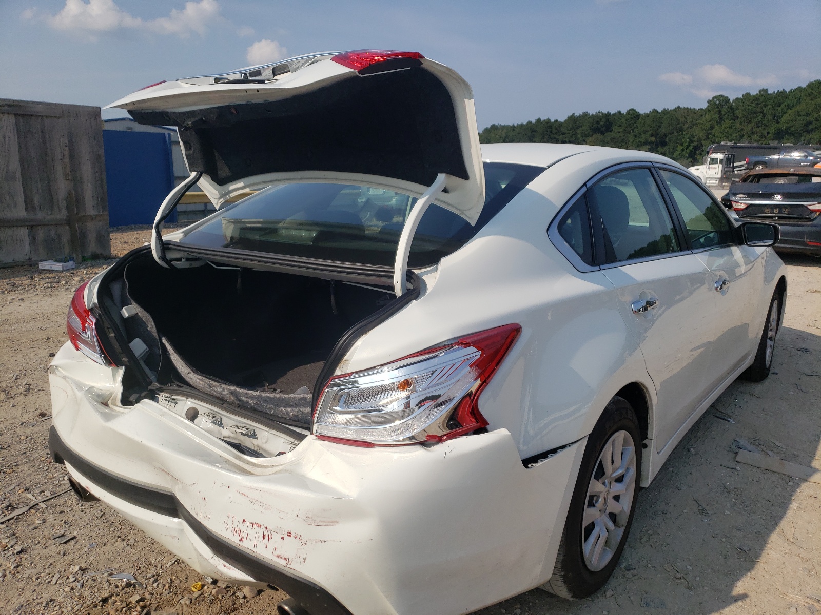 Photo 4 from auction – 2017 NISSAN ALTIMA 2.5 with VIN 1N4AL3AP5HN349930