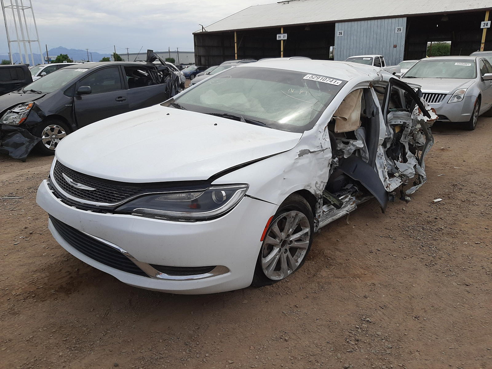 Photo 2 from auction – 2015 CHRYSLER 200 LIMITE with VIN 1C3CCCAB2FN650633