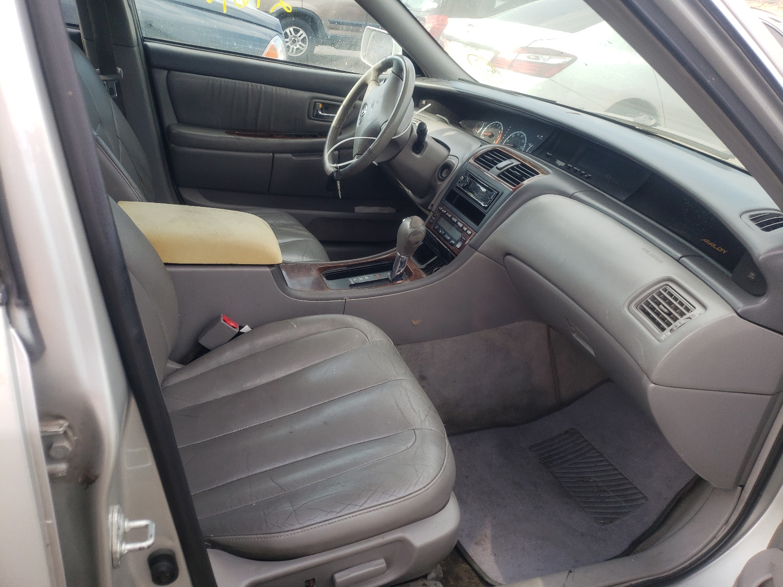Photo 5 from auction – 2002 TOYOTA AVALON XL with VIN 4T1BF28B52U233646