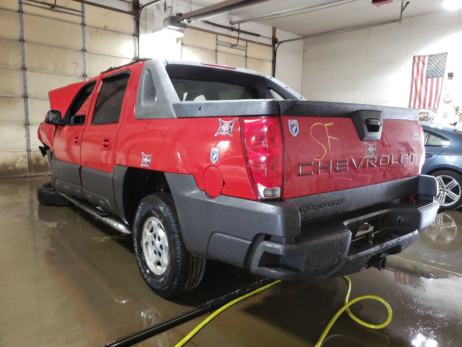Photo 3 from auction – 2004 CHEVROLET AVALANCHE with VIN 3GNEK12T74G191258