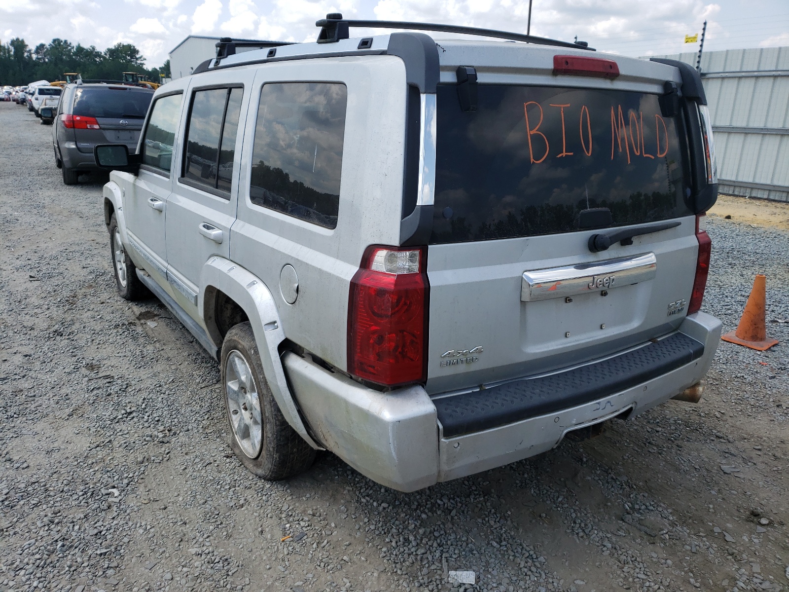 Photo 3 from auction – 2006 JEEP COMMANDER with VIN 1J8HG58236C275797