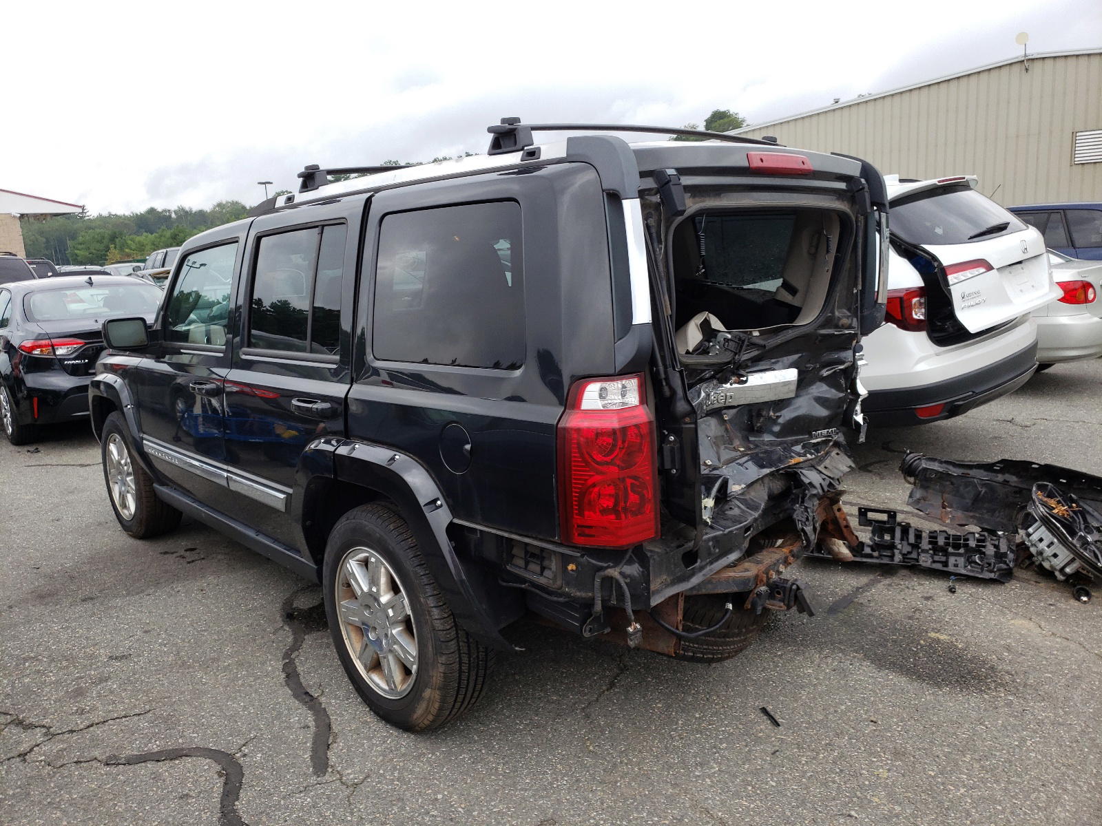 Photo 3 from auction – 2010 JEEP COMMANDER with VIN 1J4RG5GT4AC158352