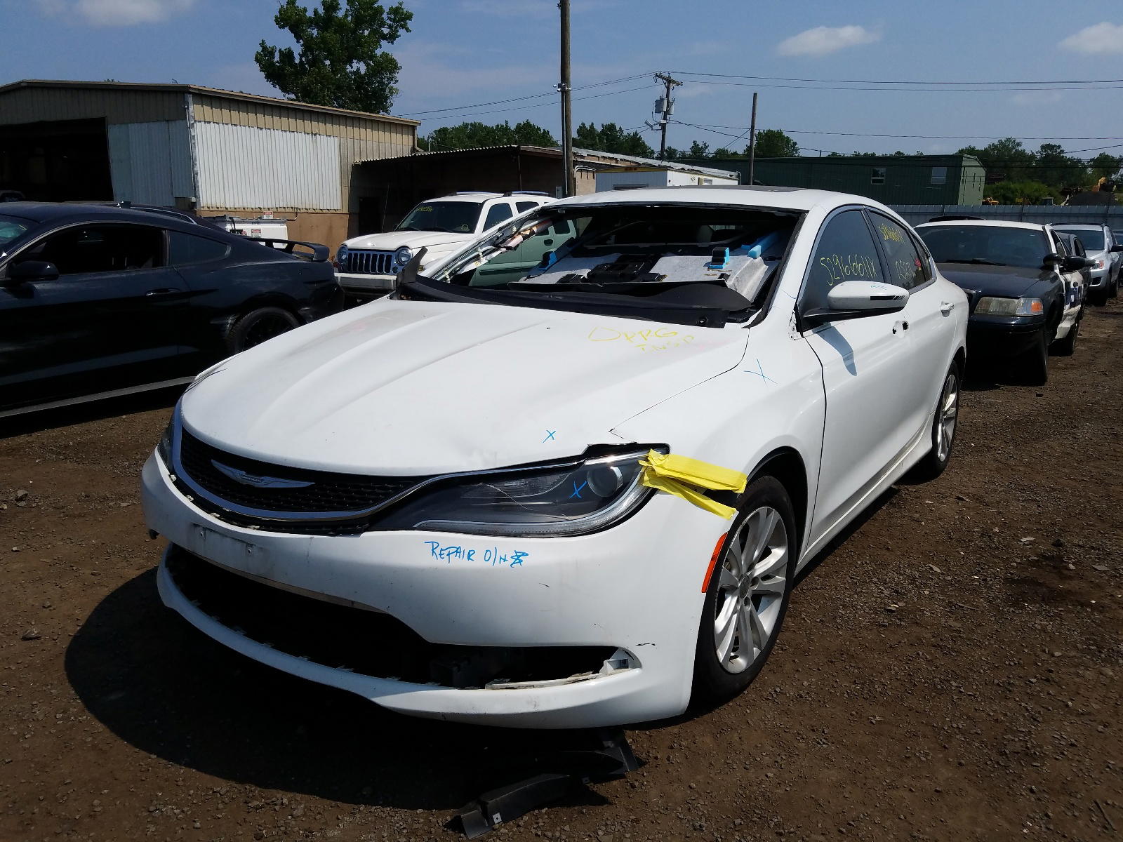 Photo 2 from auction – 2016 CHRYSLER 200 LIMITE with VIN 1C3CCCAB3GN157156