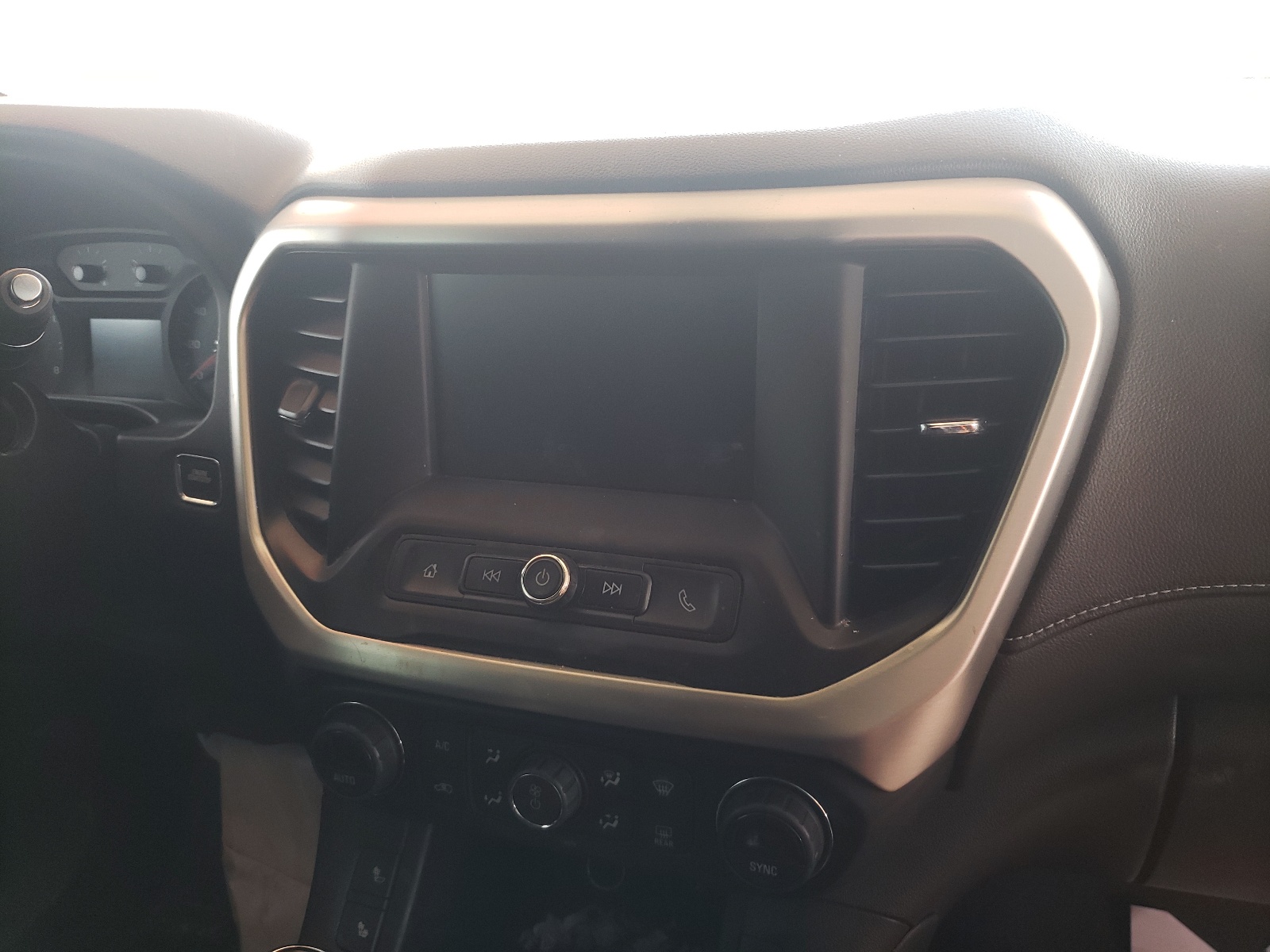 Photo 9 from auction – 2018 GMC ACADIA SLE with VIN 1GKKNLLA5JZ130499