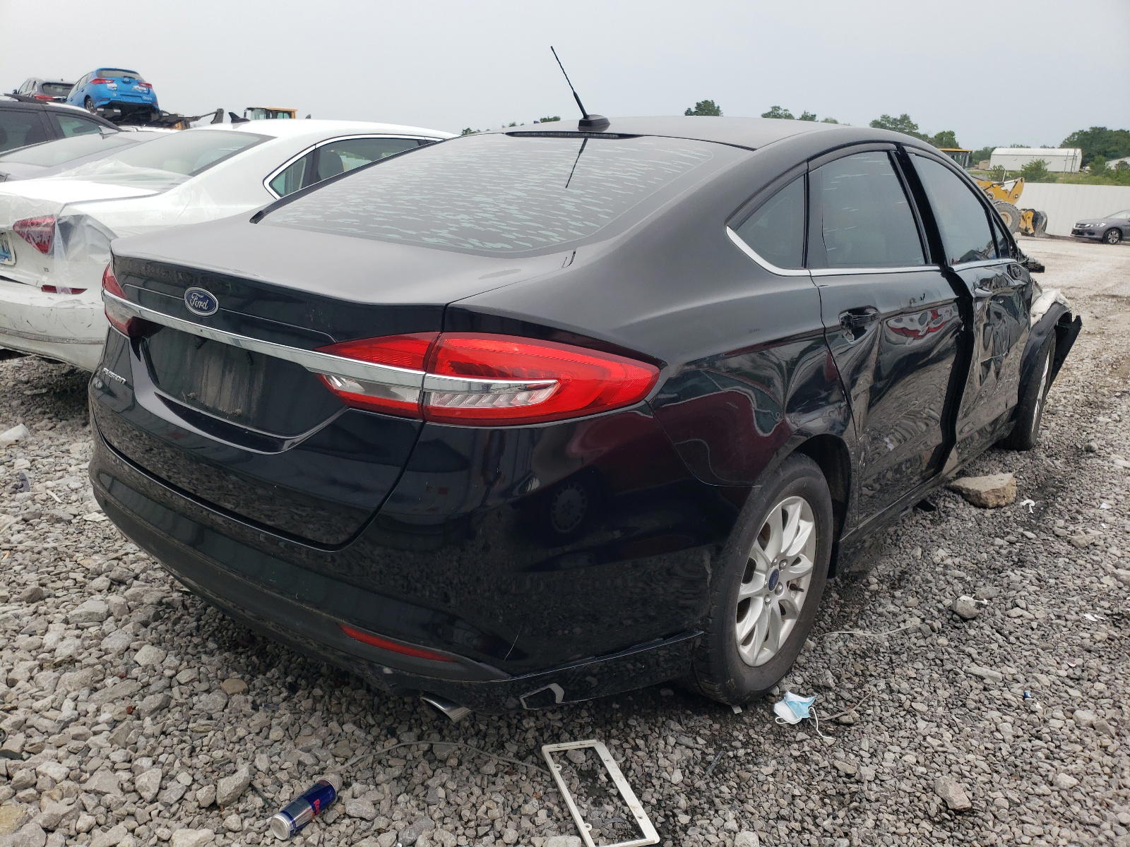 Photo 4 from auction – 2017 FORD FUSION S with VIN 3FA6P0G72HR213428