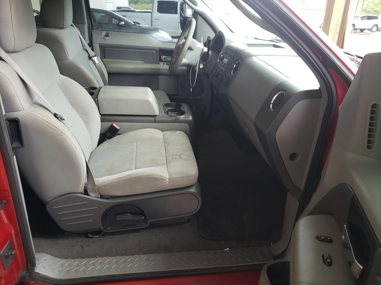 Photo 5 from auction – 2007 FORD F150 with VIN 1FTRX12V07KC77456