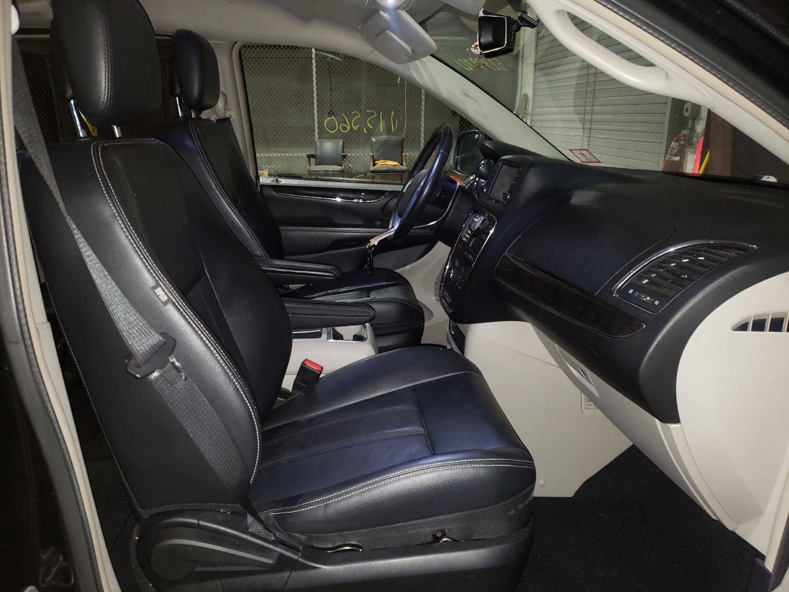 Photo 5 from auction – 2013 CHRYSLER TOWN & COU with VIN 2C4RC1BG3DR559441