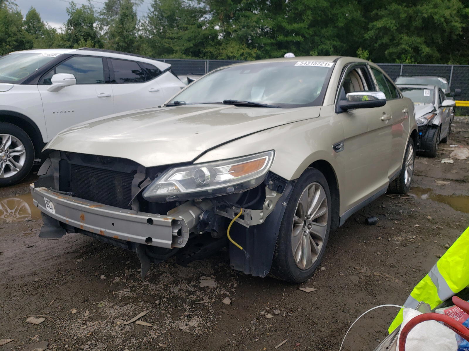 Photo 2 from auction – 2011 FORD TAURUS LIM with VIN 1FAHP2FW7BG131044