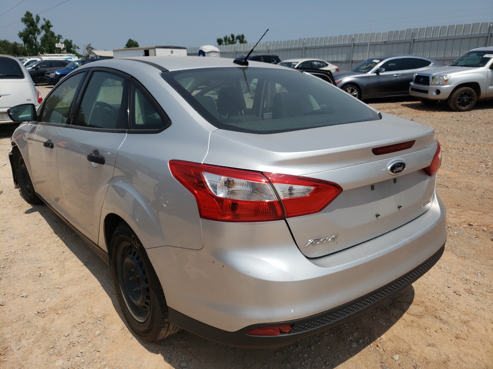 Фото 3 с аукциона – 2014 FORD FOCUS S с VIN 1FADP3E2XEL175411